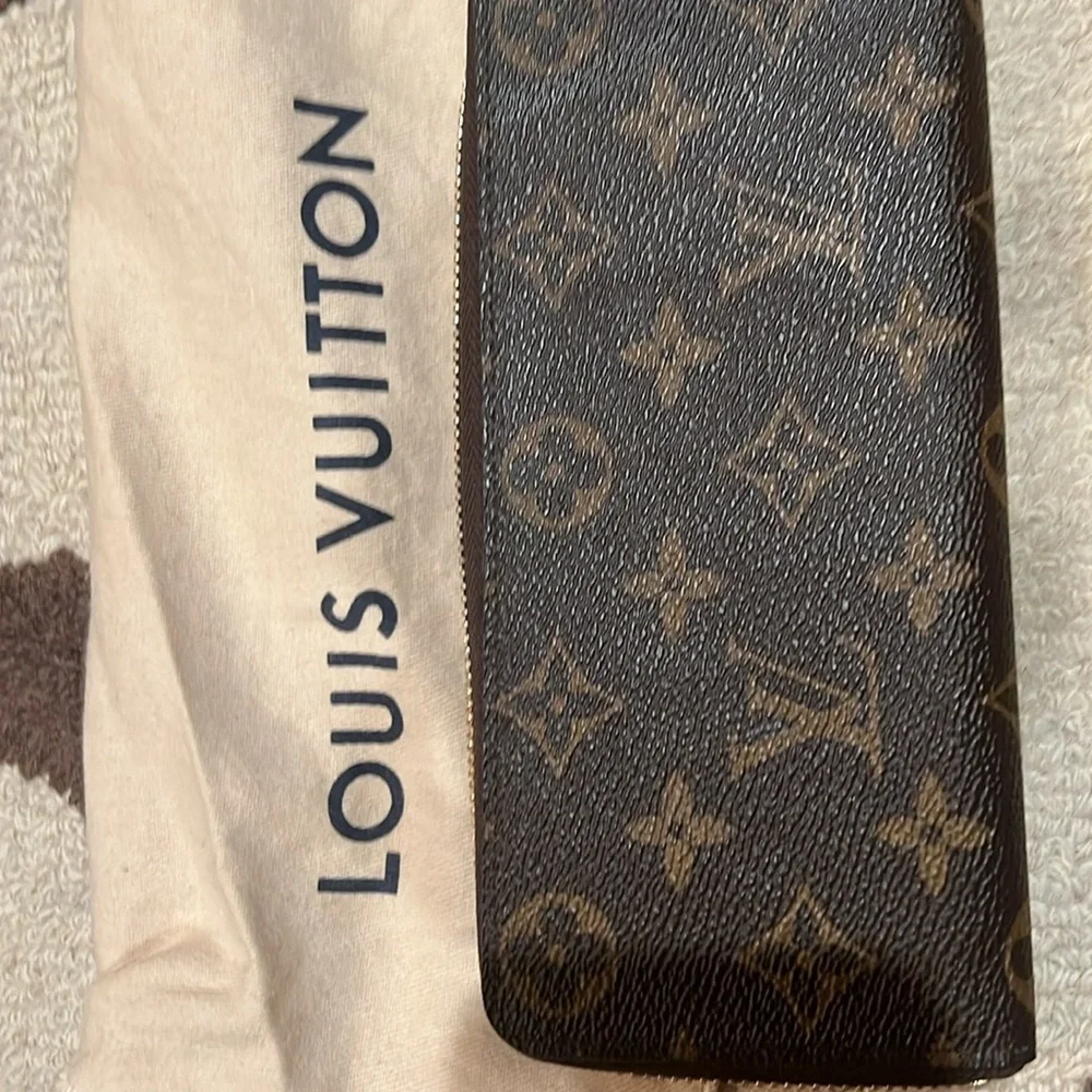 Louis Vuitton Clémence zip Wallet in Fuchsia.  Excellent Condition! - Picture 5 of 5